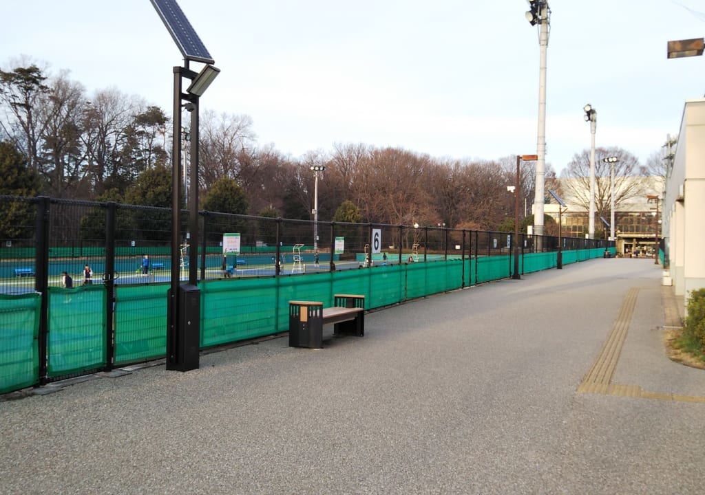 智光山公園内のテニスコート