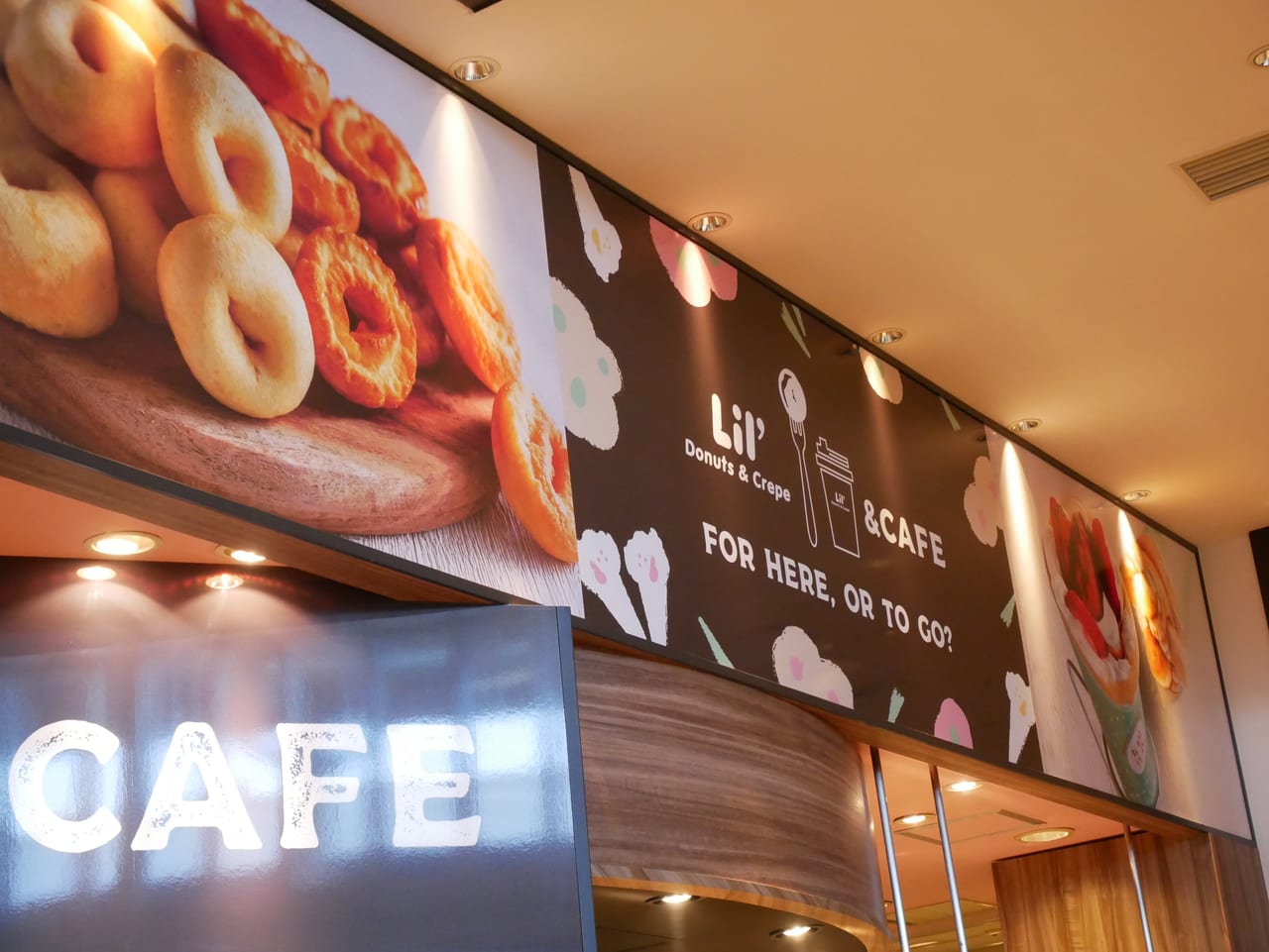 Lil'Donuts & Crepe 三井アウトレットパーク入間店の看板