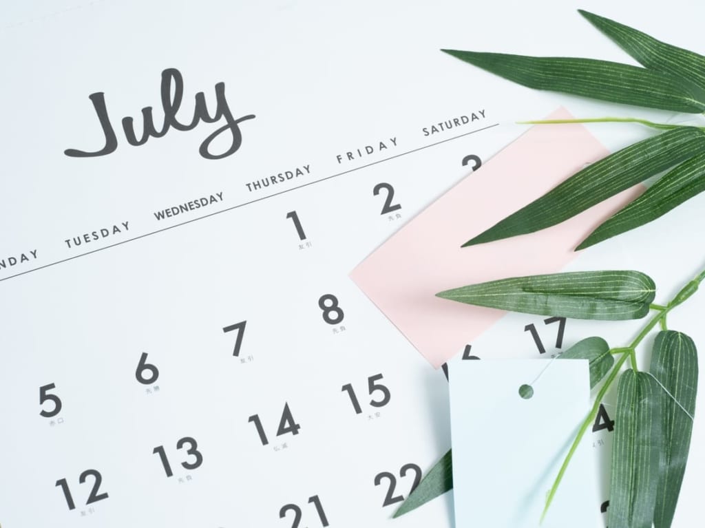 7月のカレンダーと笹の葉