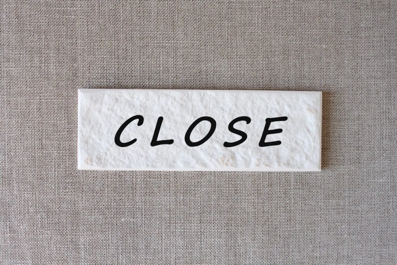 CLOSEのプレート